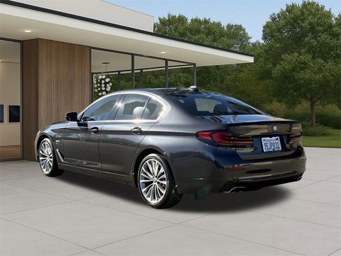 Certified 2023 BMW 530e w/ Convenience Package image 11