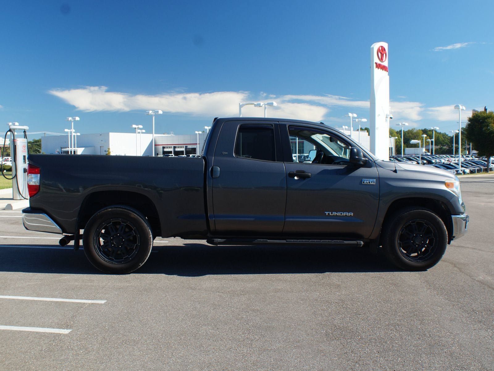 Used 2014 Toyota Tundra SR5 w/ SR5 Upgrade Package RWD image 20