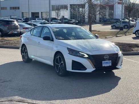 New 2025 Nissan Altima 2.5 SR image 3