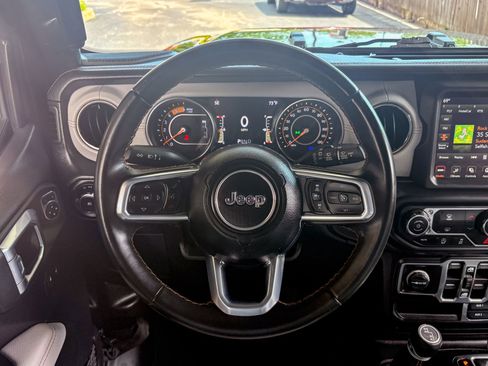 Used 2022 Jeep Wrangler Unlimited Sahara AWD/4WD image 29