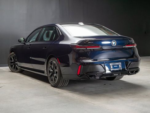 Used 2024 BMW 760i xDrive w/ Executive Package AWD/4WD image 3