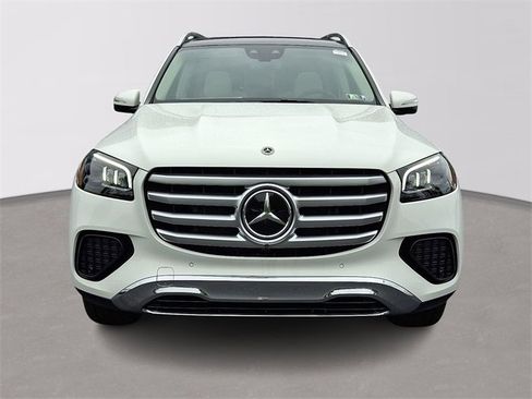 Used 2025 Mercedes-Benz GLS 450 4MATIC image 2