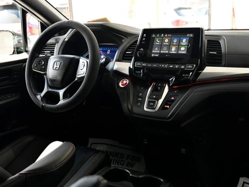 Used 2024 Honda Odyssey Sport image 18
