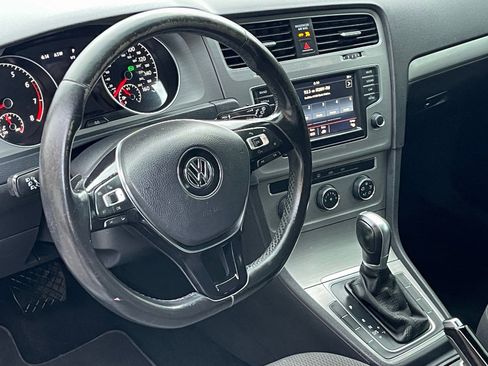 Used 2016 Volkswagen Golf S image 10