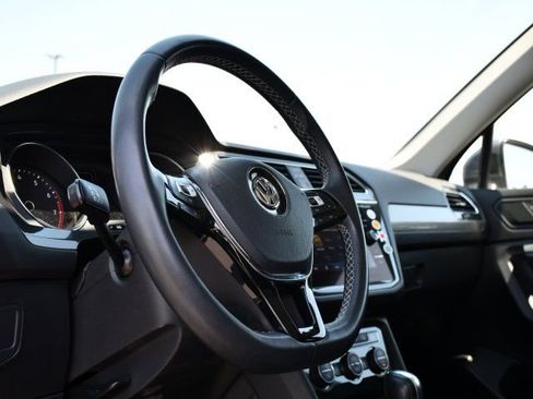 Used 2021 Volkswagen Tiguan SE w/ Panoramic Sunroof Package FWD image 14
