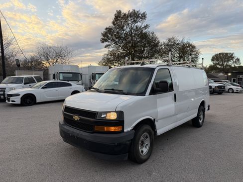 Used 2019 Chevrolet Express 2500 w/ Driver Convenience Package image 10