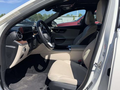 Used 2025 Mercedes-Benz C 300 Sedan image 5