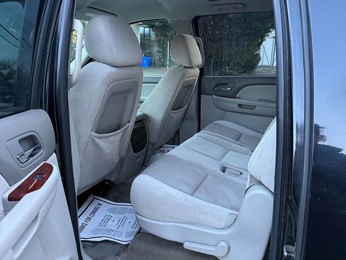 Used 2009 Chevrolet Suburban LT image 8