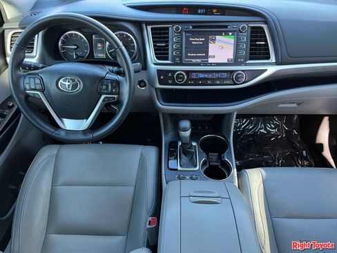 Used 2019 Toyota Highlander Limited w/ Carpet Mat Package (TMS) AWD/4WD image 15
