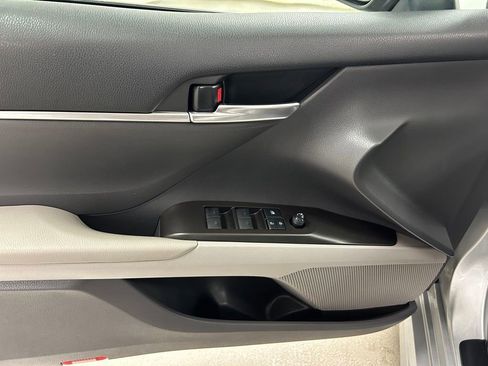 Used 2021 Toyota Camry SE w/ Cold Weather Package image 18