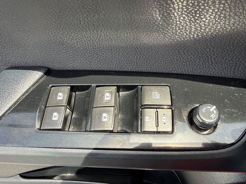 Used 2016 Toyota Prius Four FWD image 11