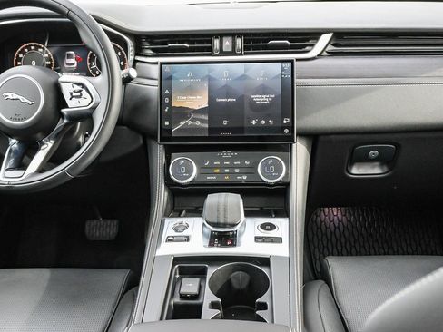 Used 2025 Jaguar F-PACE R-Dynamic S image 23