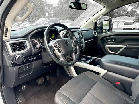 Used 2019 Nissan Titan SV w/ SV Convenience Package AWD/4WD image 9