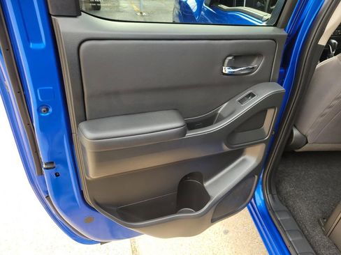 Used 2024 Nissan Frontier SV w/ SV Convenience Package RWD image 15