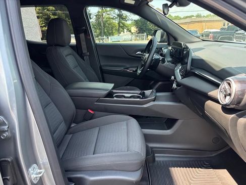 Used 2025 Chevrolet Equinox LT FWD image 12