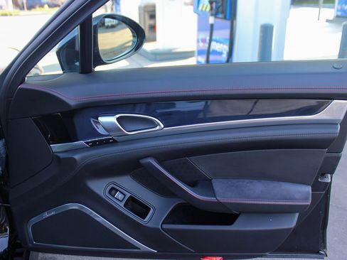 Used 2013 Porsche Panamera GTS image 34