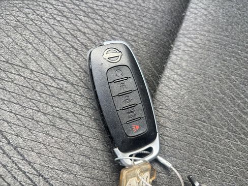 Used 2025 Nissan Rogue SV FWD image 27