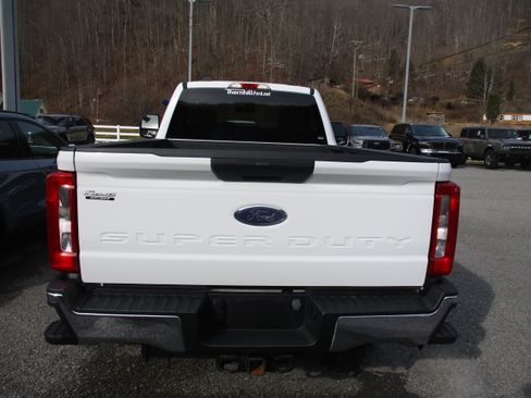 Certified 2023 Ford F250 XLT image 5