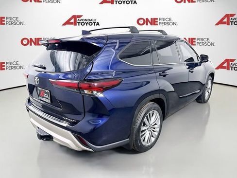 Used 2024 Toyota Highlander Platinum FWD image 7