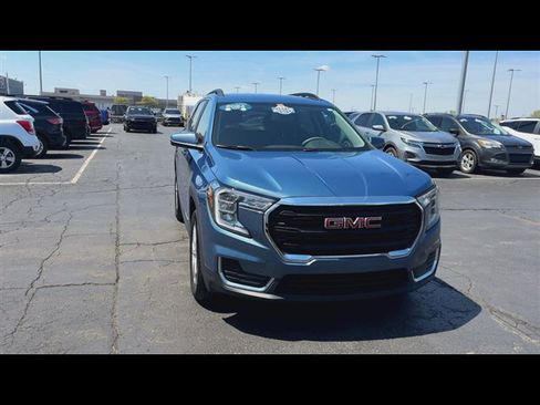 Certified 2024 GMC Terrain SLE w/ Driver Convenience Package FWD image 3