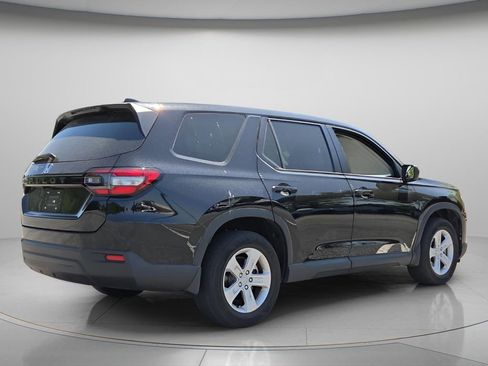 Used 2023 Honda Pilot LX image 7