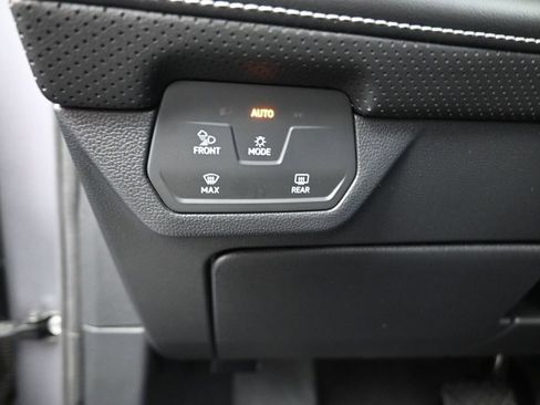 Used 2024 Volkswagen Atlas SE FWD image 9