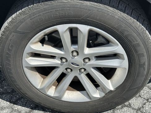 Used 2015 Ford Explorer XLT w/ Equipment Group 201A AWD/4WD image 10