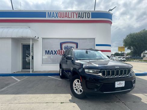 Used 2023 Jeep Grand Cherokee Laredo w/ Luxury Tech Group I AWD/4WD image 18