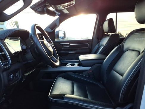 Used 2024 RAM 1500 Laramie image 24