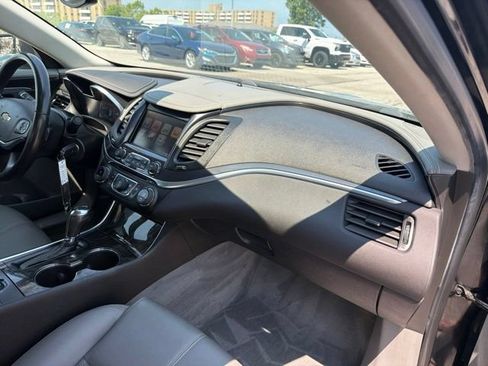 Used 2015 Chevrolet Impala LT w/ Convenience Package FWD image 24