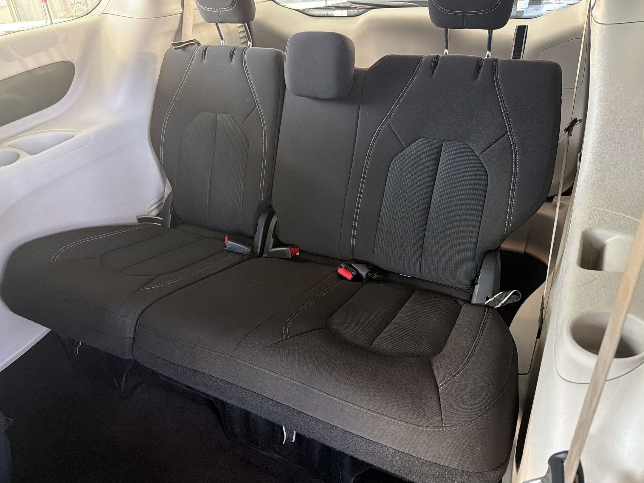 Used 2023 Chrysler Voyager LX FWD image 33