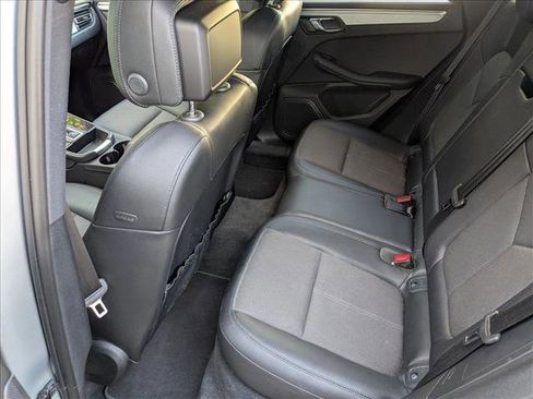 Used 2022 Porsche Macan image 19