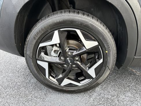 Used 2024 Kia Seltos EX FWD image 15