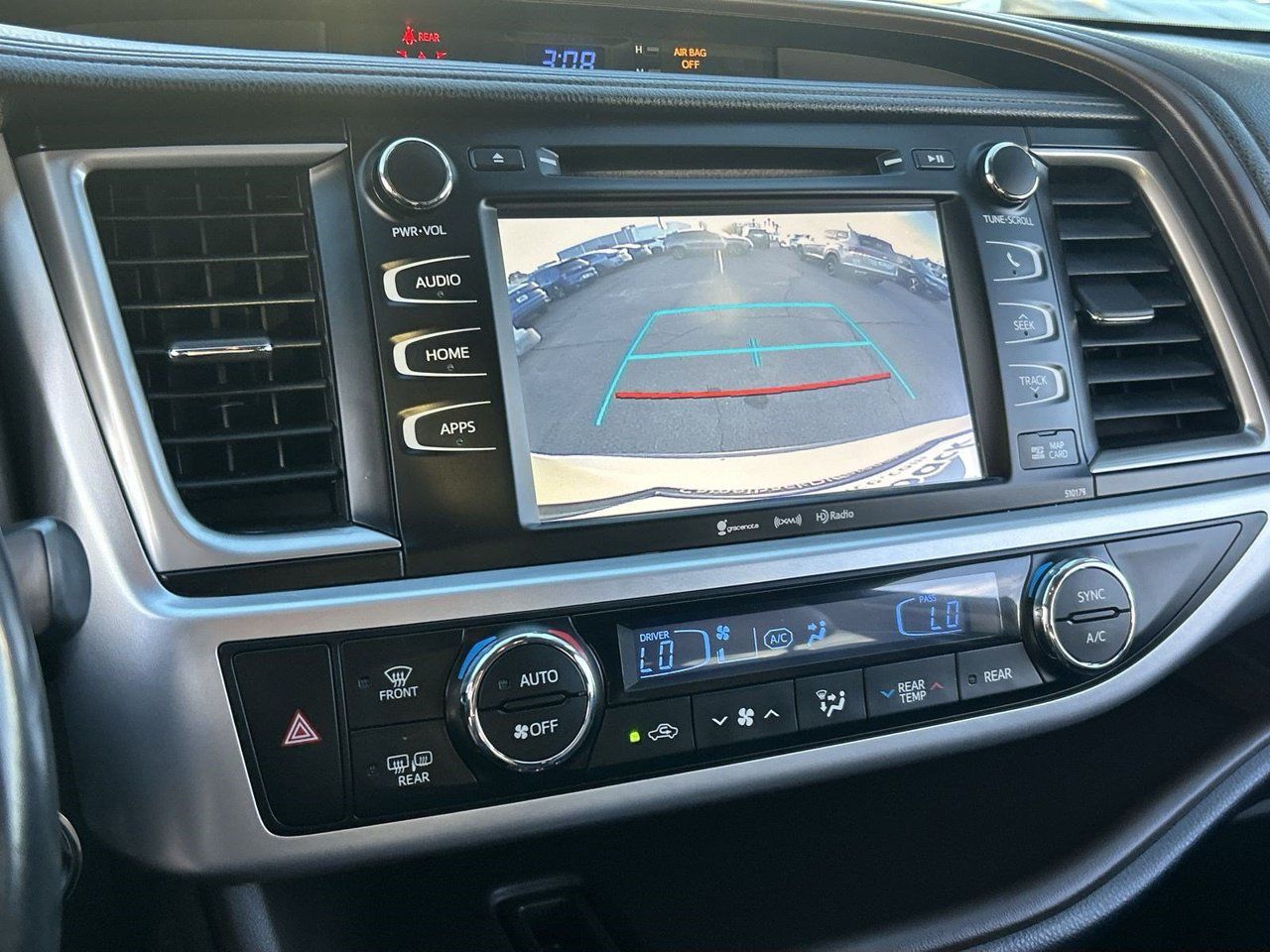Used 2018 Toyota Highlander XLE FWD image 24