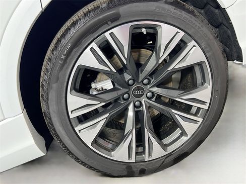 New 2026 Audi Q8 Premium Plus image 32