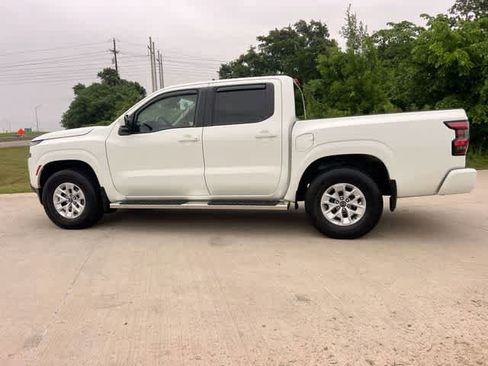 Used 2024 Nissan Frontier SV RWD image 4