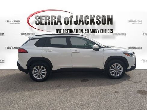 Used 2024 Toyota Corolla Cross LE image 10