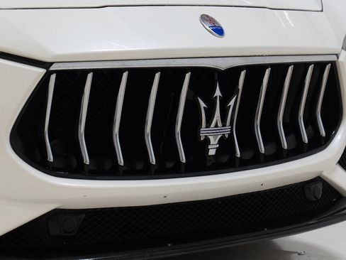 Used 2018 Maserati Ghibli S GranSport image 11