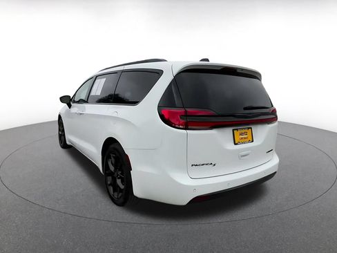 Used 2025 Chrysler Pacifica Limited FWD image 11