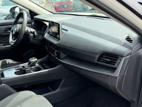 Used 2024 Nissan Rogue S FWD image 11