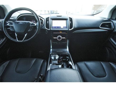 Used 2019 Ford Edge Titanium image 12