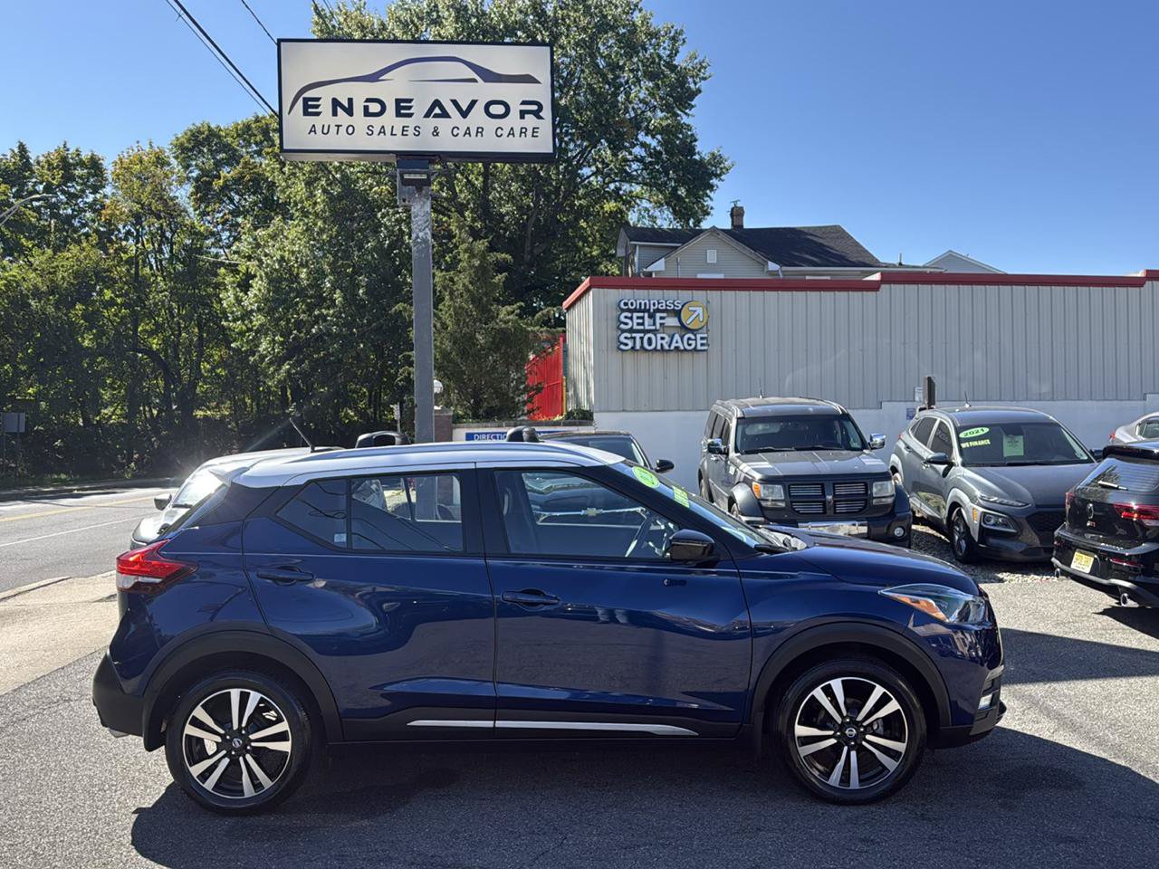 Used 2019 Nissan Kicks SR w/ SR Premium Package FWD image 8
