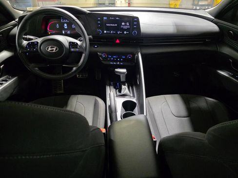 Certified 2025 Hyundai Elantra Sport FWD image 18
