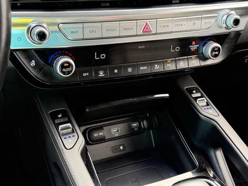 Used 2022 Kia Telluride SX w/ Nightfall Edition Package AWD/4WD image 29