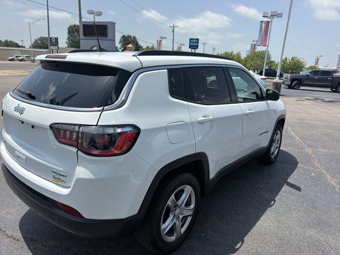 Used 2024 Jeep Compass Latitude AWD/4WD image 4