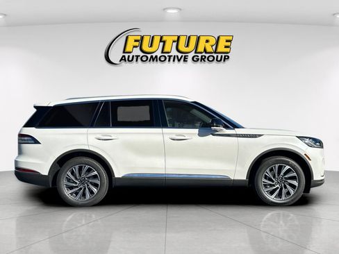 New 2026 Lincoln Aviator AWD image 2