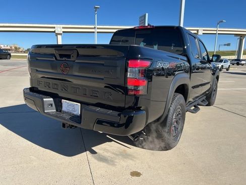 Used 2025 Nissan Frontier PRO-4X w/ Black Accent Package image 10