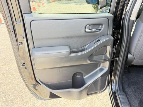 Used 2022 Nissan Frontier SV w/ Technology Package AWD/4WD image 33