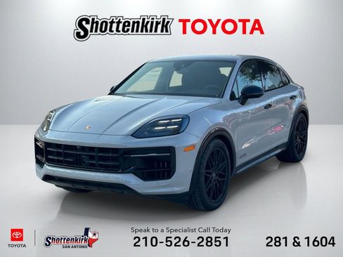 Used 2025 Porsche Cayenne GTS image 1