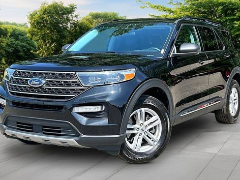 Used 2024 Ford Explorer XLT w/ Equipment Group 202A AWD/4WD image 11